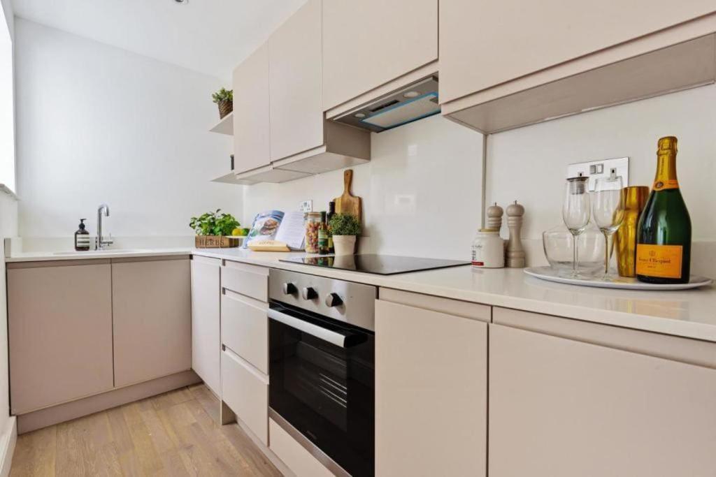 Amazing 3 Bed Interior Designed House With Garden - 114 The Hervey Londen Buitenkant foto